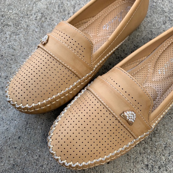 Light Beige Soft Cushion Comfort Slip On Flats - Picture 4 of 4